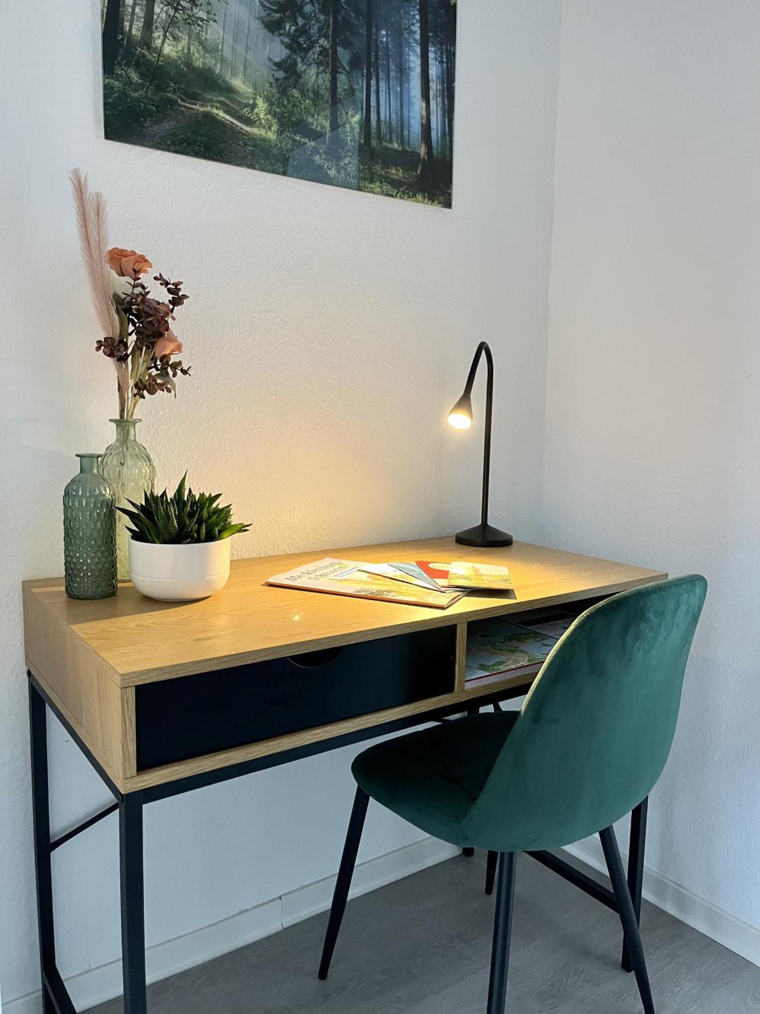 שוורין Endless: Studio Mit Netflix + Workstation Im Zentrum מראה חיצוני תמונה